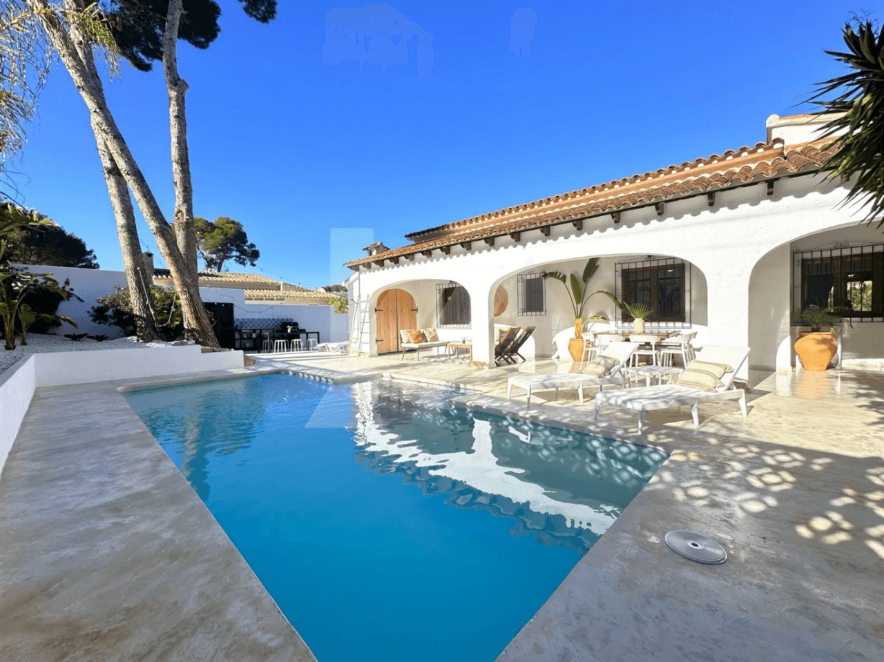 Huis te koop in Moraira Mediterrane stijl op één niveau.
