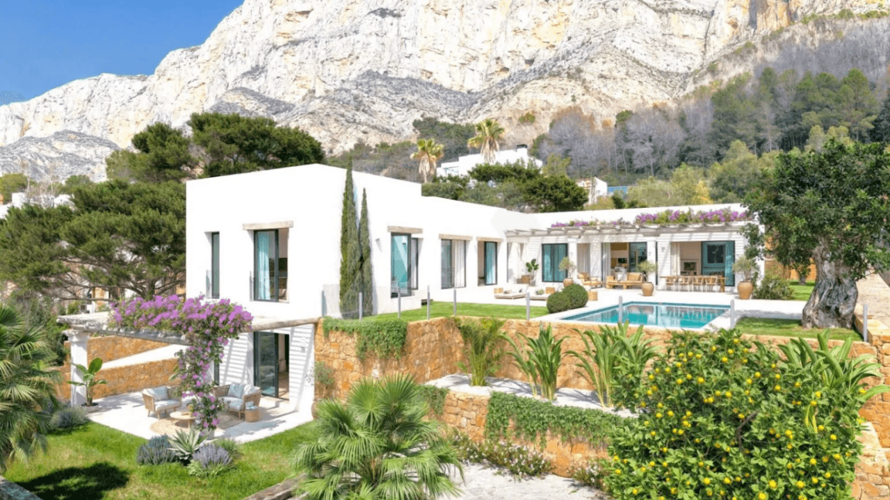 Villa de style ibicenco à vendre à Javea, Costa Blanca.